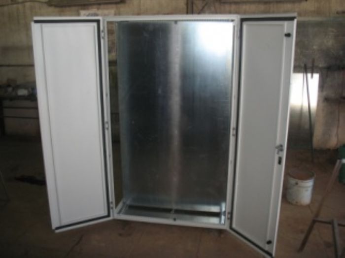 GABINETE AUTO SOPORTADO  - KCE