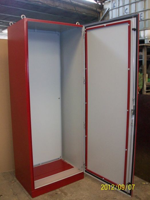 GABINETE MONOLÍTICO - KCE