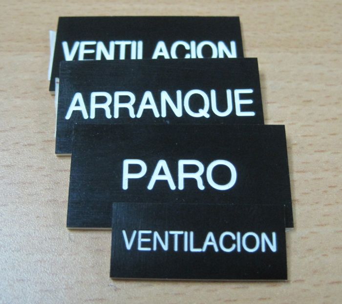 Placa de Identificación, Grabada en Plástico - AB Grabados