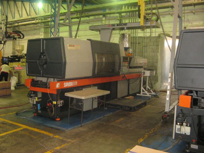 MAQUILA DE INYECCION DE PLASTICO - 