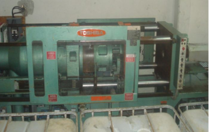 1 MAQUINA DE INYECCION DE PLASTICO - TOSHIBA