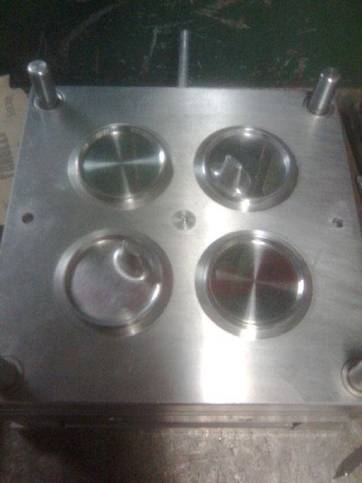 MOLDES DE INYECCION DE PLASTICO - 