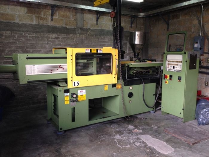 Máquina Inyección Plásticos Arburg, Molino Macoy, Secador Pagani - MAQ. PLASTIC. MARCA ARBURG 320-210-500