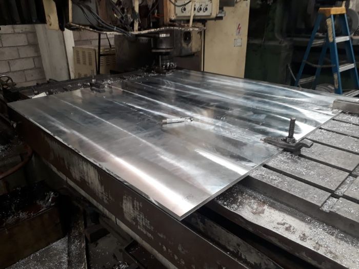 RECTIFICADO DE SUPERFICIES PLANAS A PLACAS DE GRAN TAMAÑO - GRIDINGS