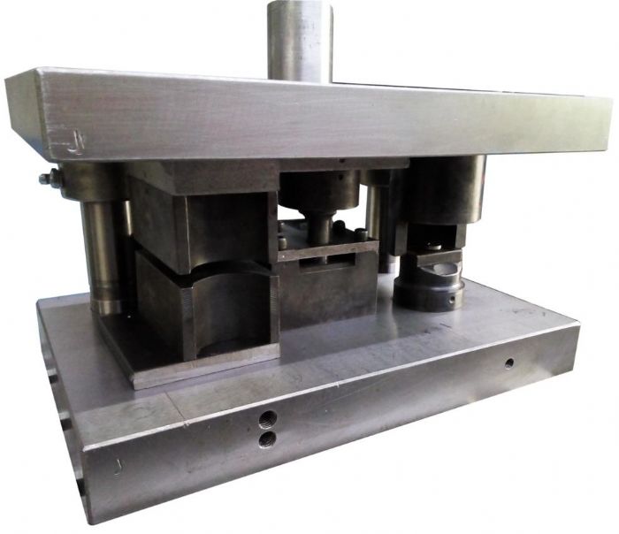 TROQUEL PARA FABRICAR CRUCETAS PARA DOMOS GEODÉSICOS Y PARA ANDAMIOS - CURVA-TUBOS