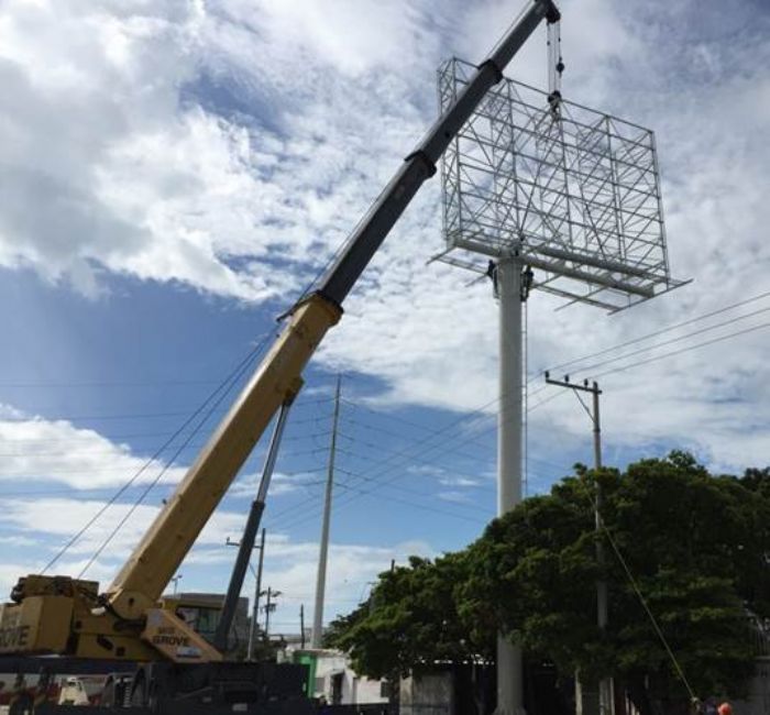 Fabricacion e instalacion de estructuras para anuncios espectaculares - TUPRESA