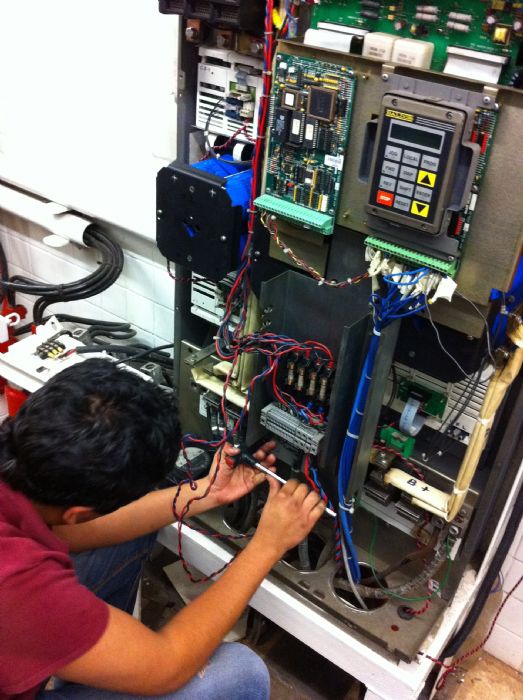 Venta y Reparacion de Inversores, Controles de CD y Motores - Laboratorio SUMI